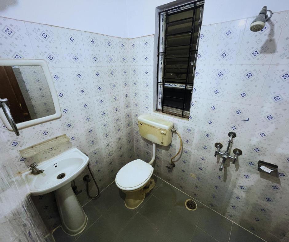 H K Residency Near Kalakshetra Hotel Guwahati Ngoại thất bức ảnh